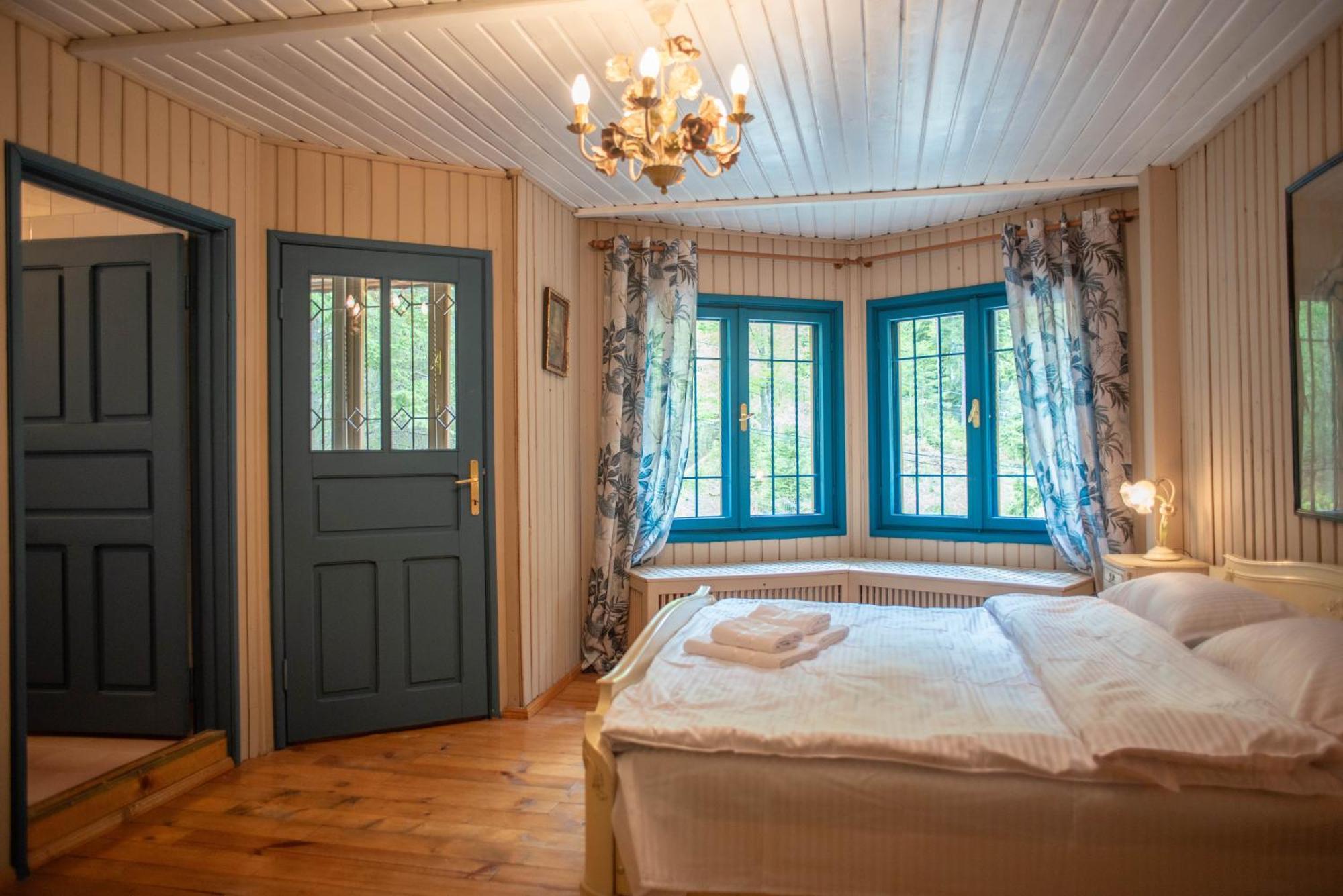 Villa Sara In Sinaia Near Peles & Gondola Zewnętrze zdjęcie